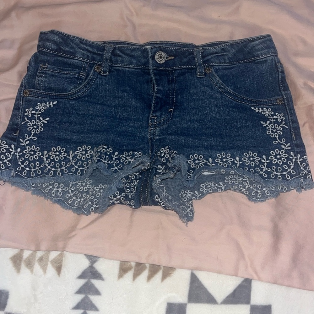 Levi’s girls size 14 Jean shorts with embroidery